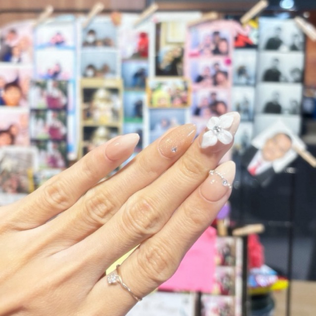 WEDDING SIMPLE NAIL ART