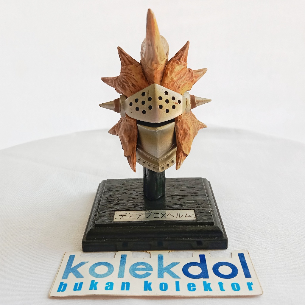 Monster Hunter 3" Helmet Armor Stand - Diablos X Kabuto