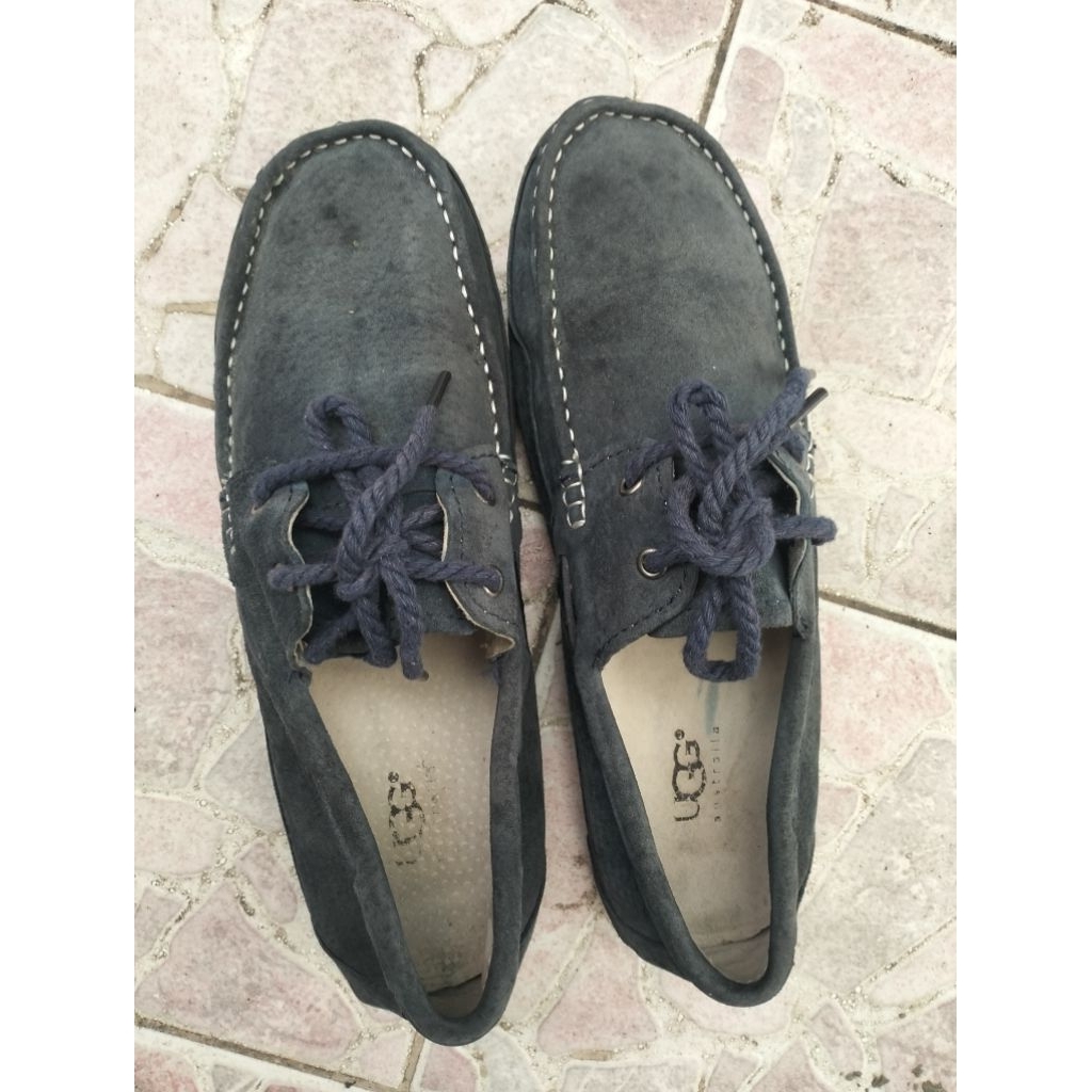 sepatu slip on pria UGG