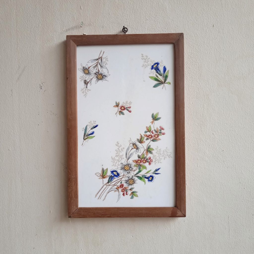 Antik Hiasan Dinding Porselen Eropa Motif Bunga Frame Kayu Jati Utuh Tua Kuno Layak Koleksi