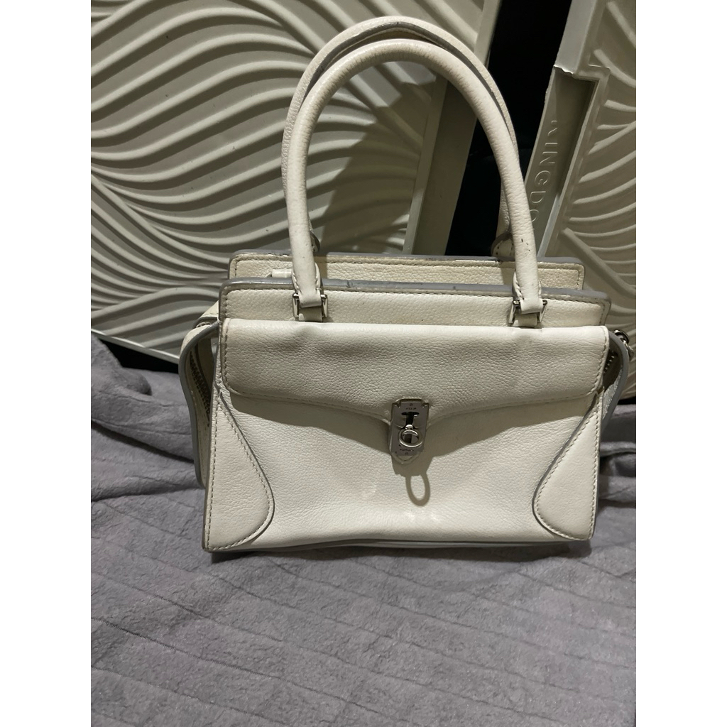Tas mini lucu putih brand Vunque
