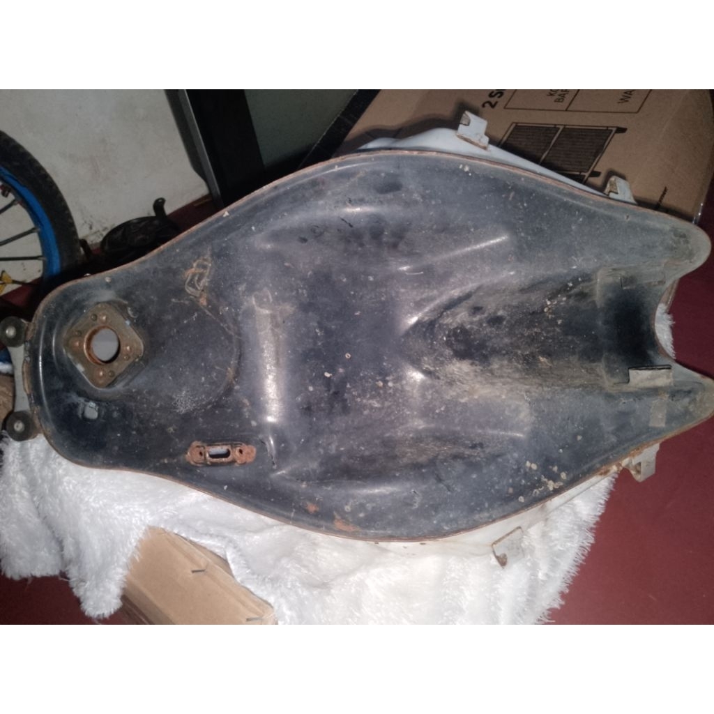 Tangki bensin Ninja 250 karbu putih repaint bekas original copotan motor Poto real pict