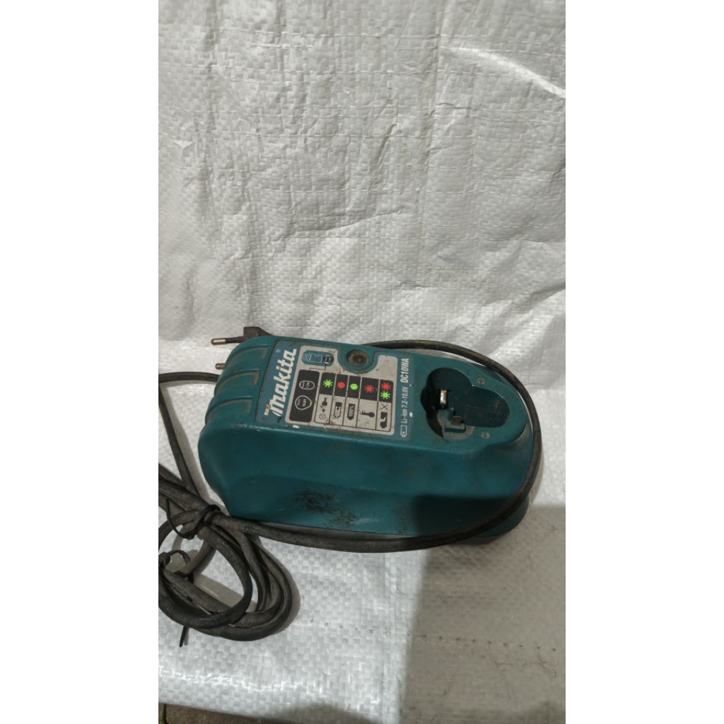 charger bor batrai makita DC10WA