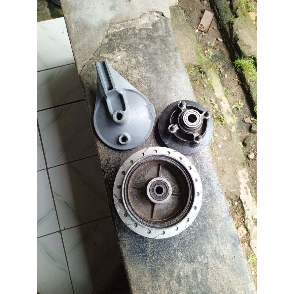 Tromol Belakang Honda Megapro Monoshock/Verza Set Tutup Dan Nap Gear Original Copotan