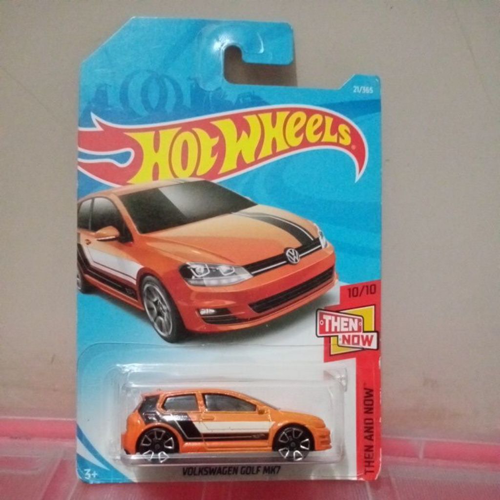 Hot Wheels Volkswagen Golf MK7 orange