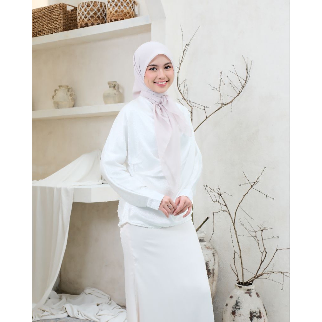 Qamira - Plain square