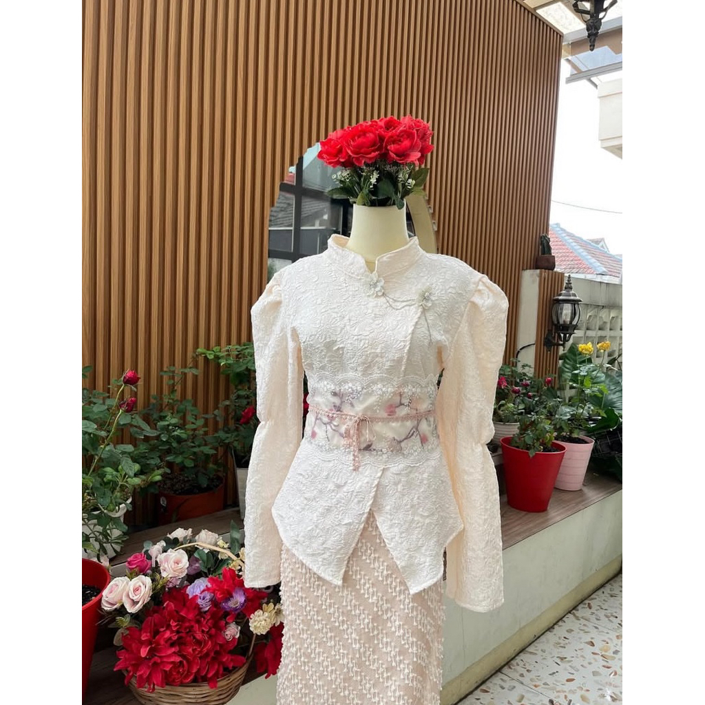 BEACHYLOOKS KEBAYA JANGGAN