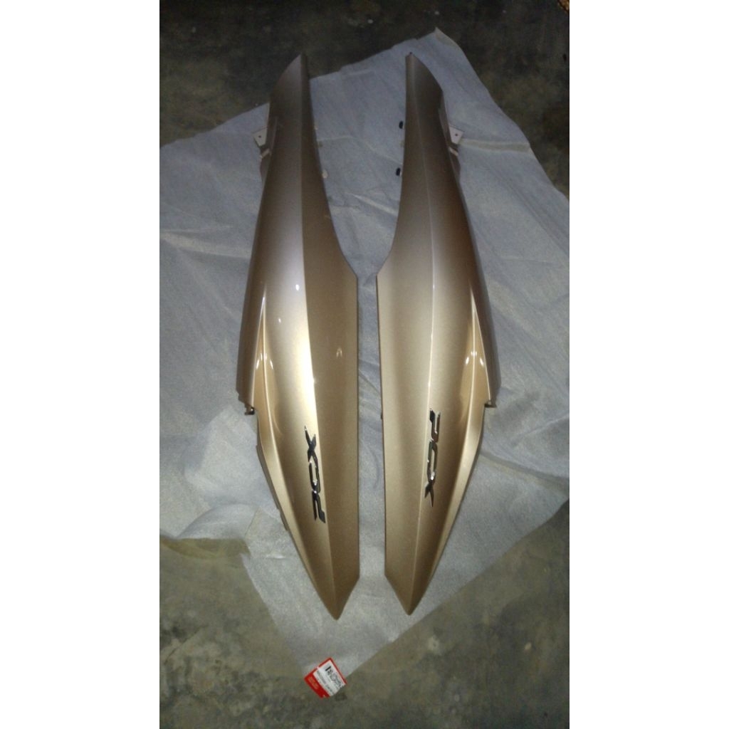 bodi kanan kiri R L PCX CBU Thailand original warna gold