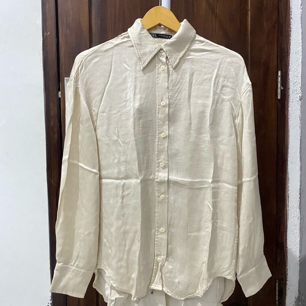 Kemeja Zara Silk Putih tulang