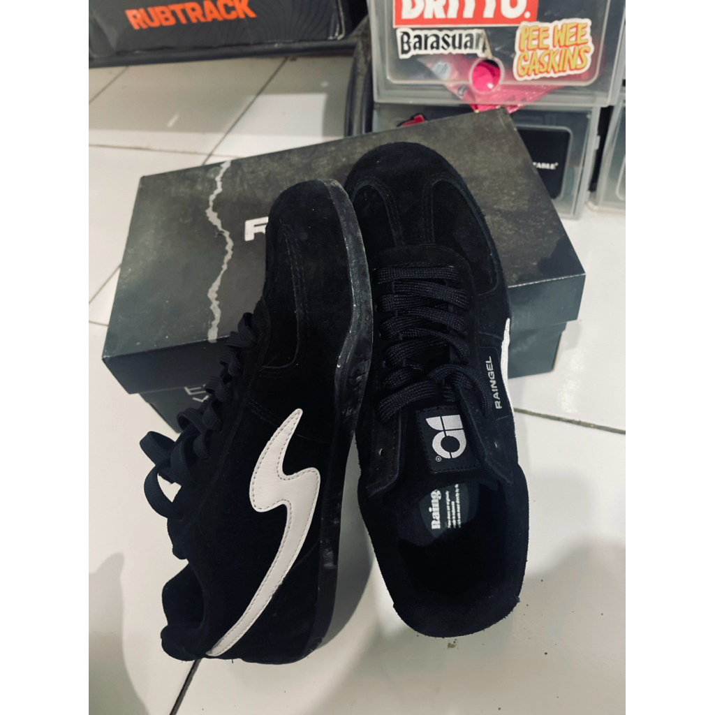 Sepatu raingel blcak