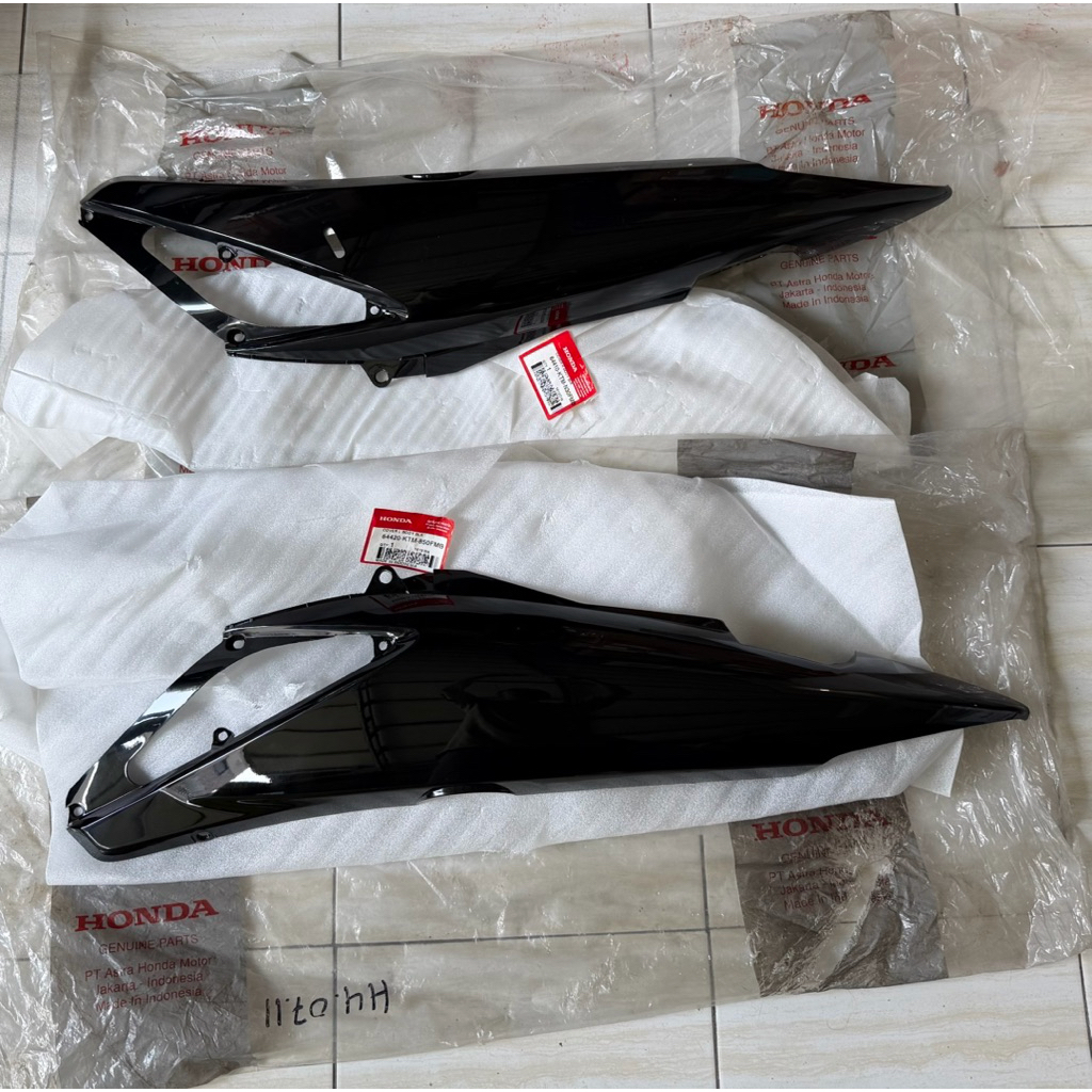 Cover Body Belakang Set Supra X125 Lama Batman Ori AHM 64410KTMN30FMB 64420KTM850FMB