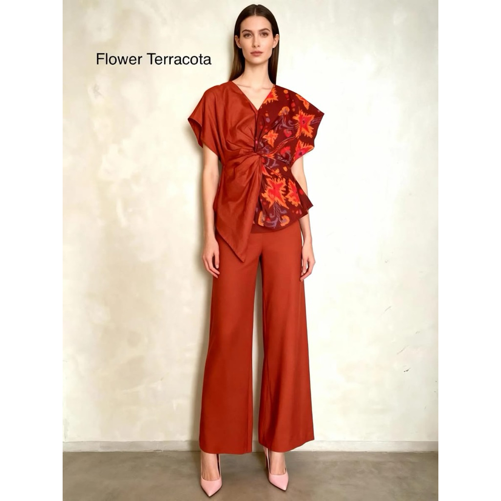 Atasan tenun Endek Bali wanita