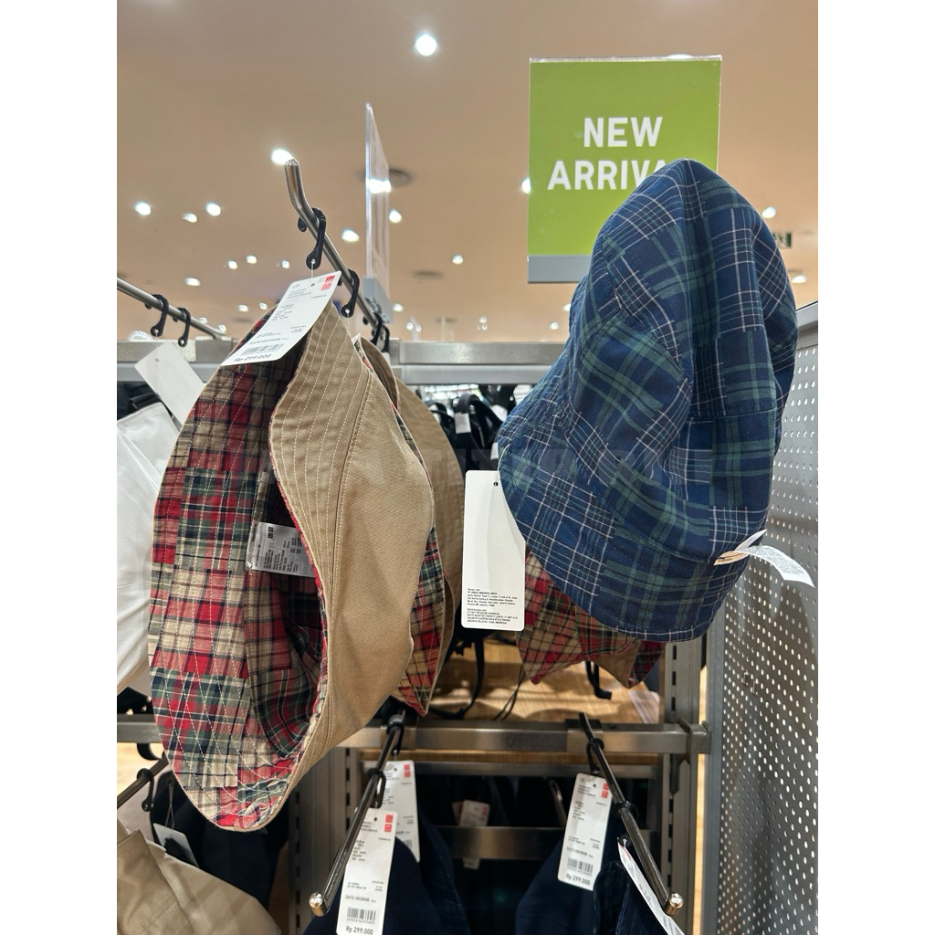 Topi Bucket Reversible Proteksi Sinar UV UNIQLO