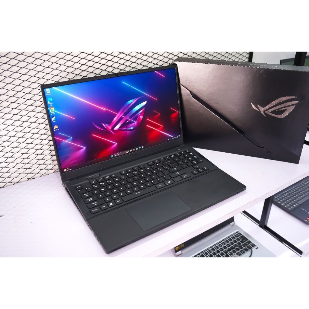 ASUS ROG ZEPHYRUS S17 GX703H.CORE i9-11900H.VGA GEFORCE RTX3080 16GB.RAM32GB.SSD2TB.17inch