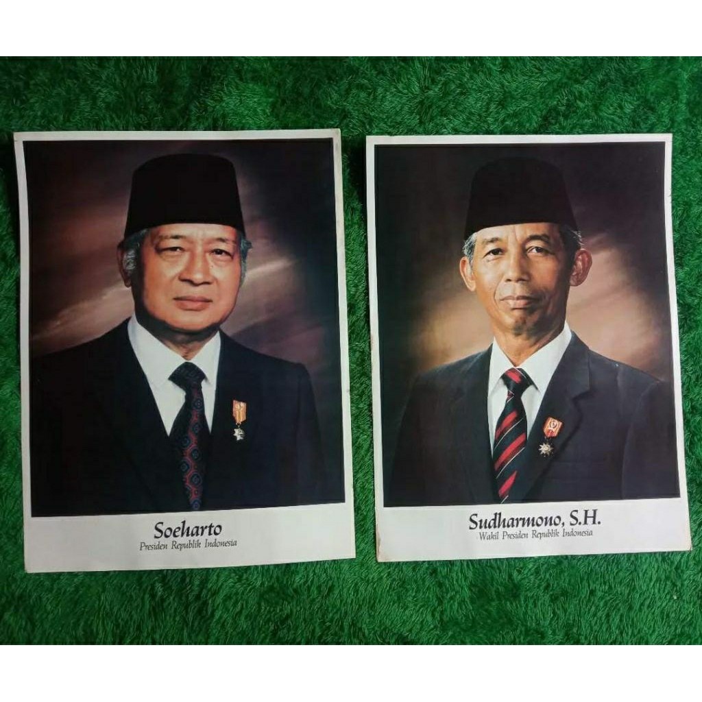 poster presiden RI soeharto dan sudarmono