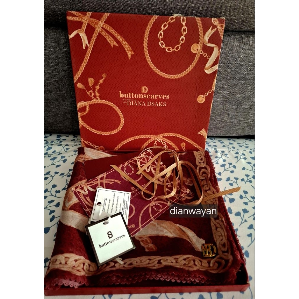 PrelovedButtonscarvesChain1Ruby