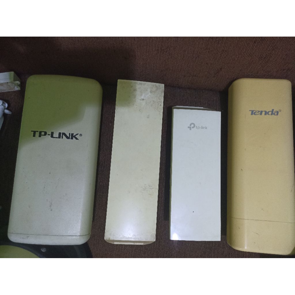 AP OUTDOOR ( 3 unit TPLINK & 1 unit TENDA 03)