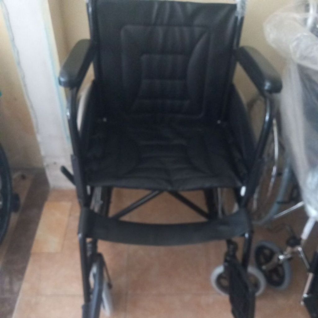 Kursi roda Husada 875