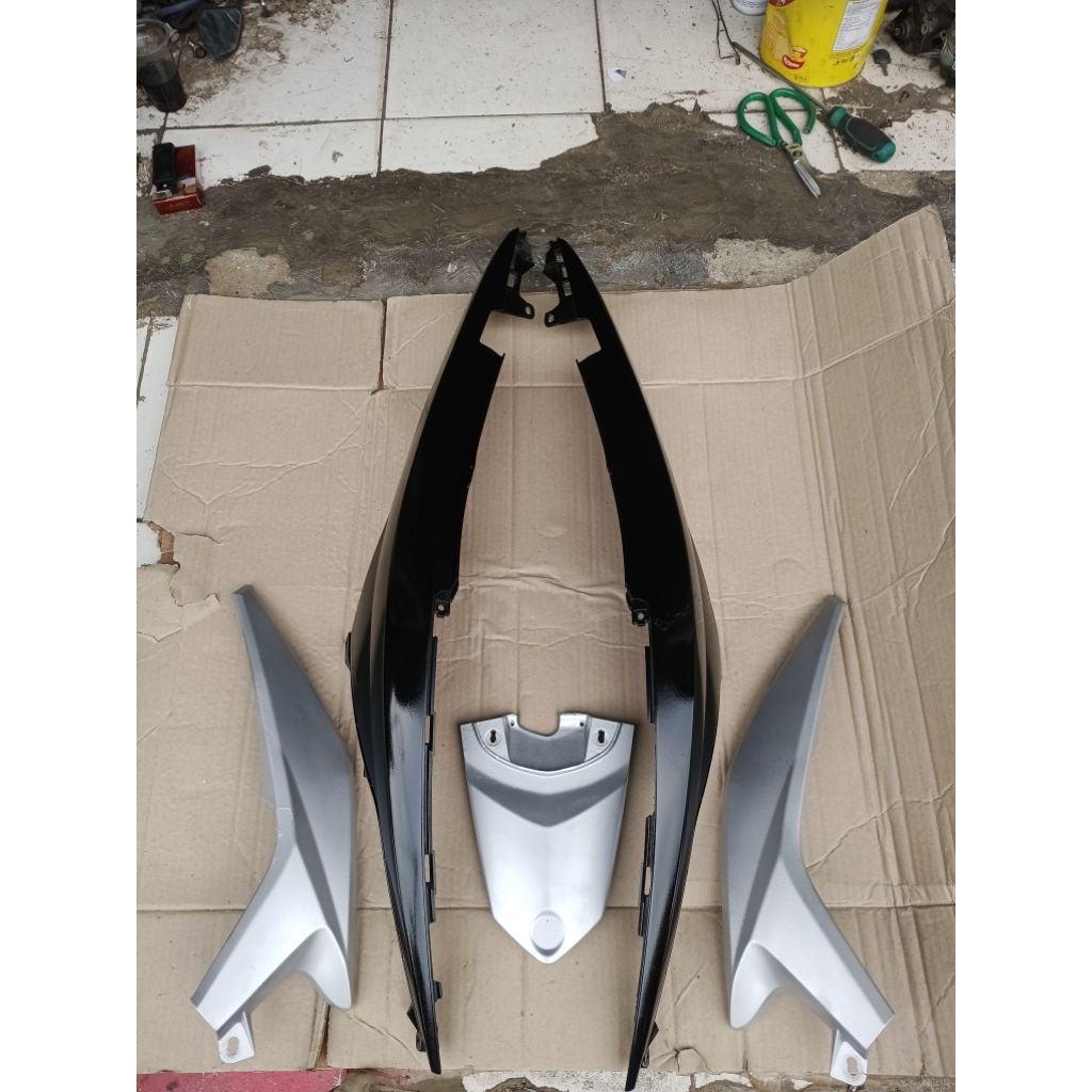 cover Body belakang Yamaha xeon karbu/xeon rc original copotan