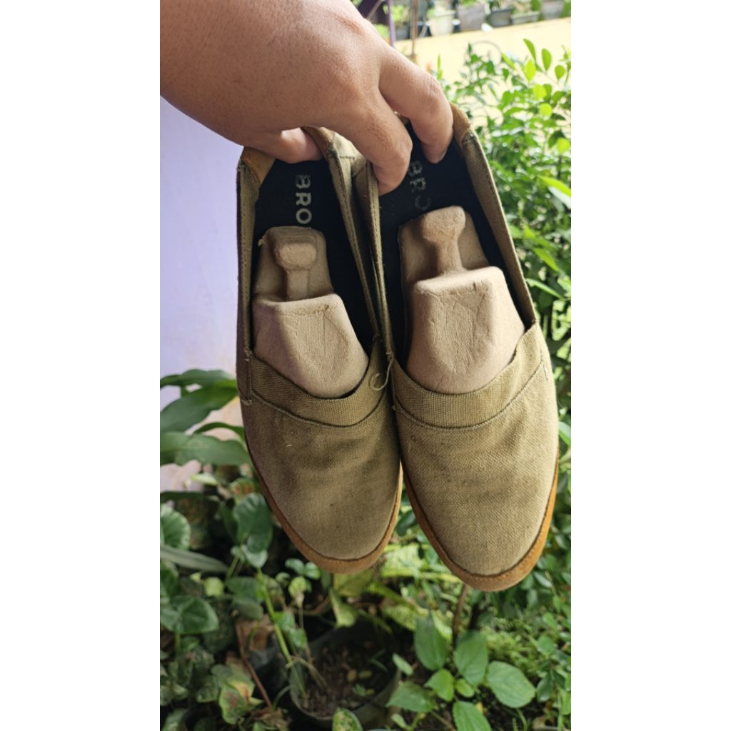 brodo uno slip on UK 39