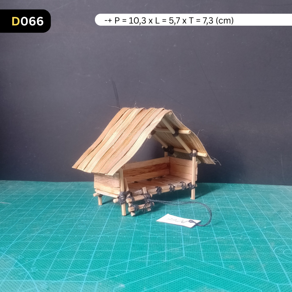 D066  - Miniatur Rumah / saung / gubuk kayu bambu. prakarya kerajinan aksesoris diorama