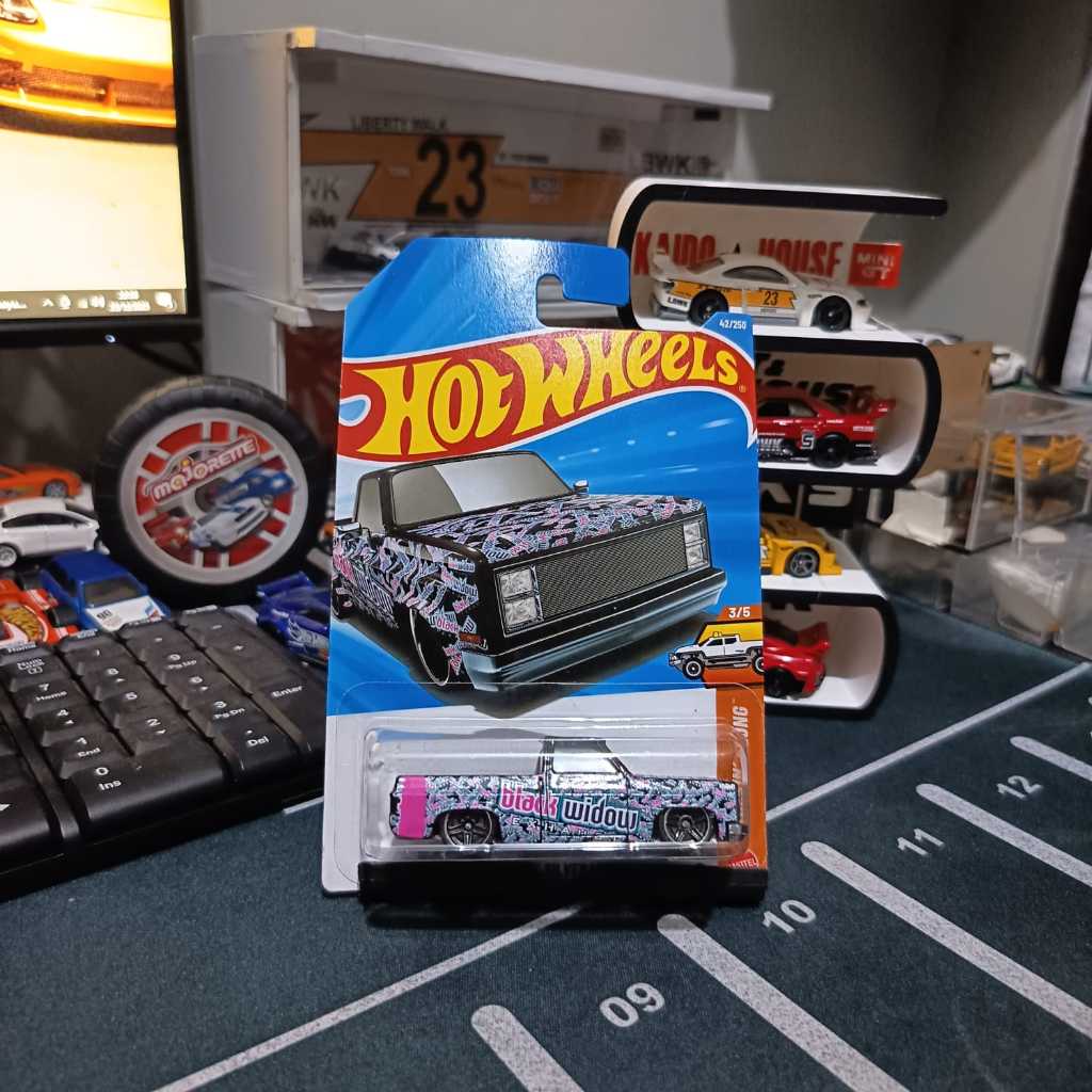 Hot Wheels 83 Chevy Silverado