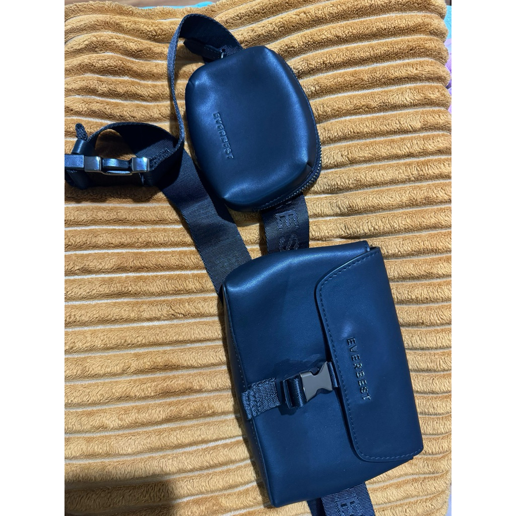 Tas Cowok Merk everbest warna navy