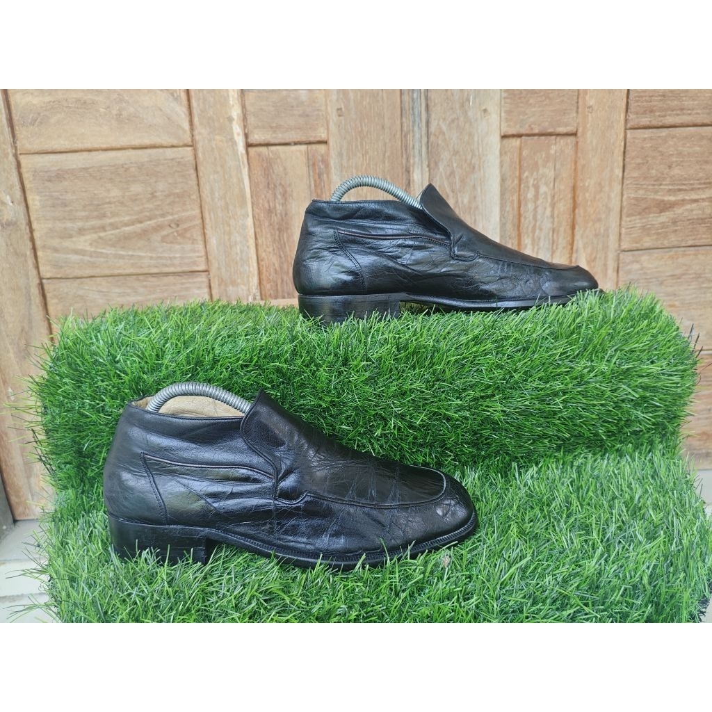 Sepatu slip on pria / wanita Bally *40*