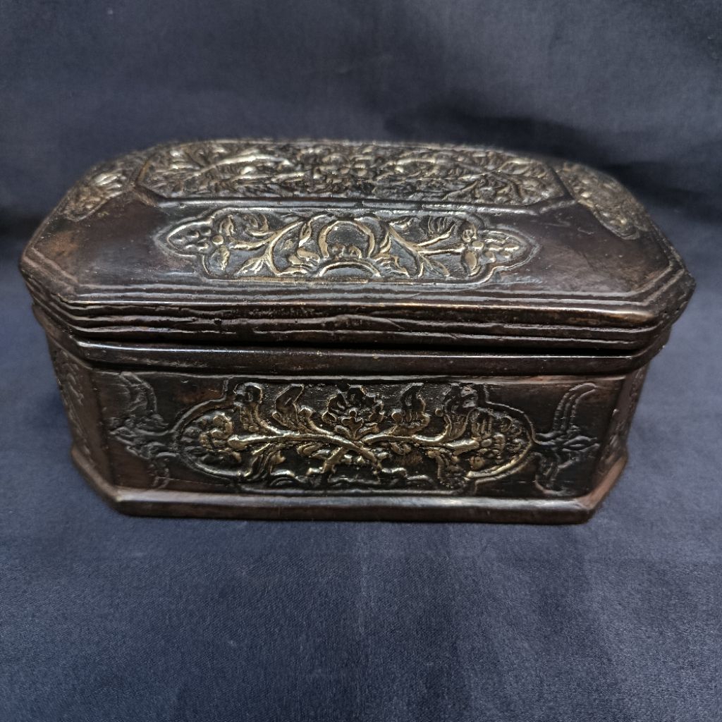 Kotak / Tempat Penyimpanan Perhiasan Bahan Kuningan Warna Hitam