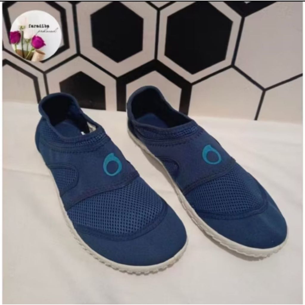 Sepatu pantai/Sepatu snorkeling tribord decathlon