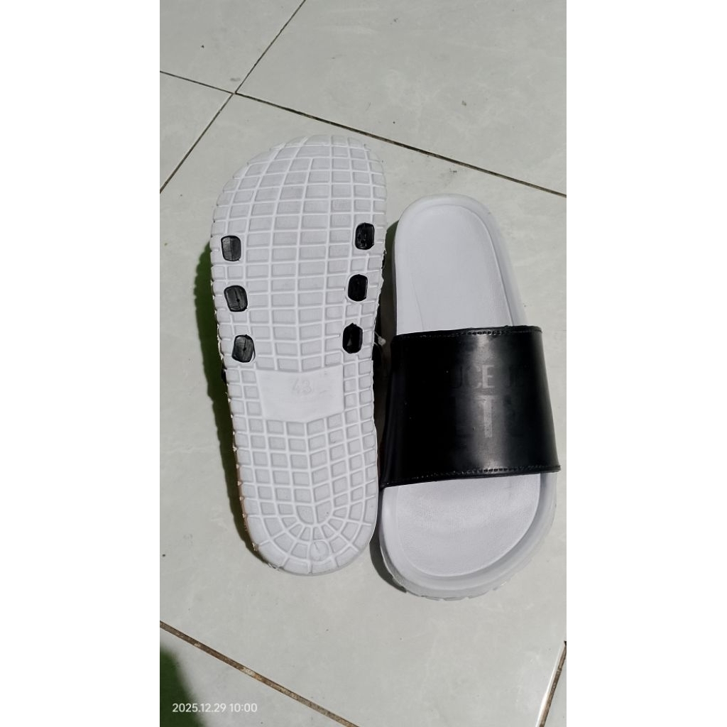 sandal karet slip on pria anti air