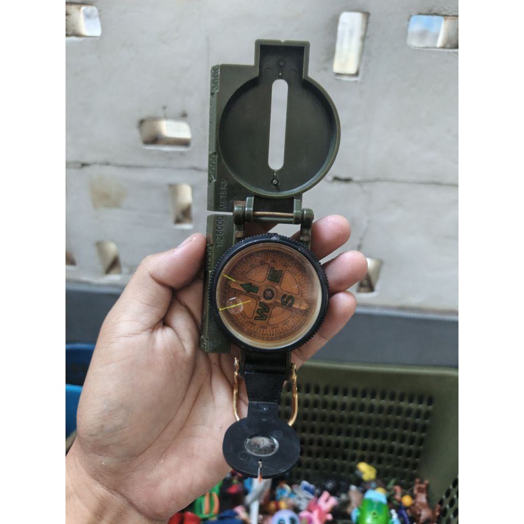 kompas bidik militer pramuka