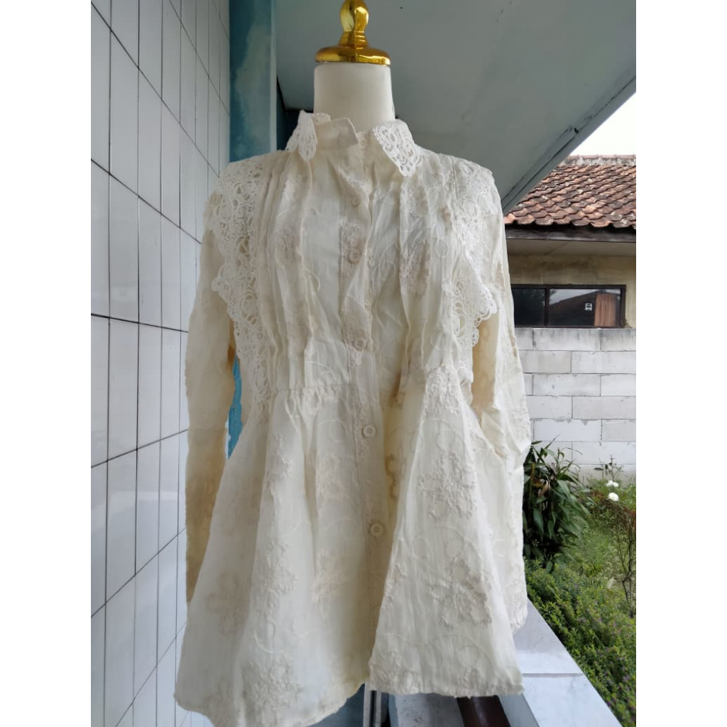 SDF Blouse Bordir Bunga Kerah Renda - Tunik Pendek Vintage Victorian Syle