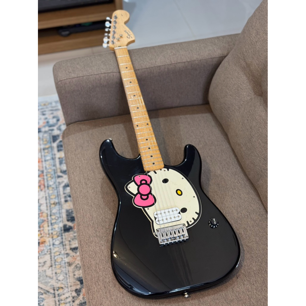 Squier by Fender Hello Kitty Limited Edition made in Indonesia