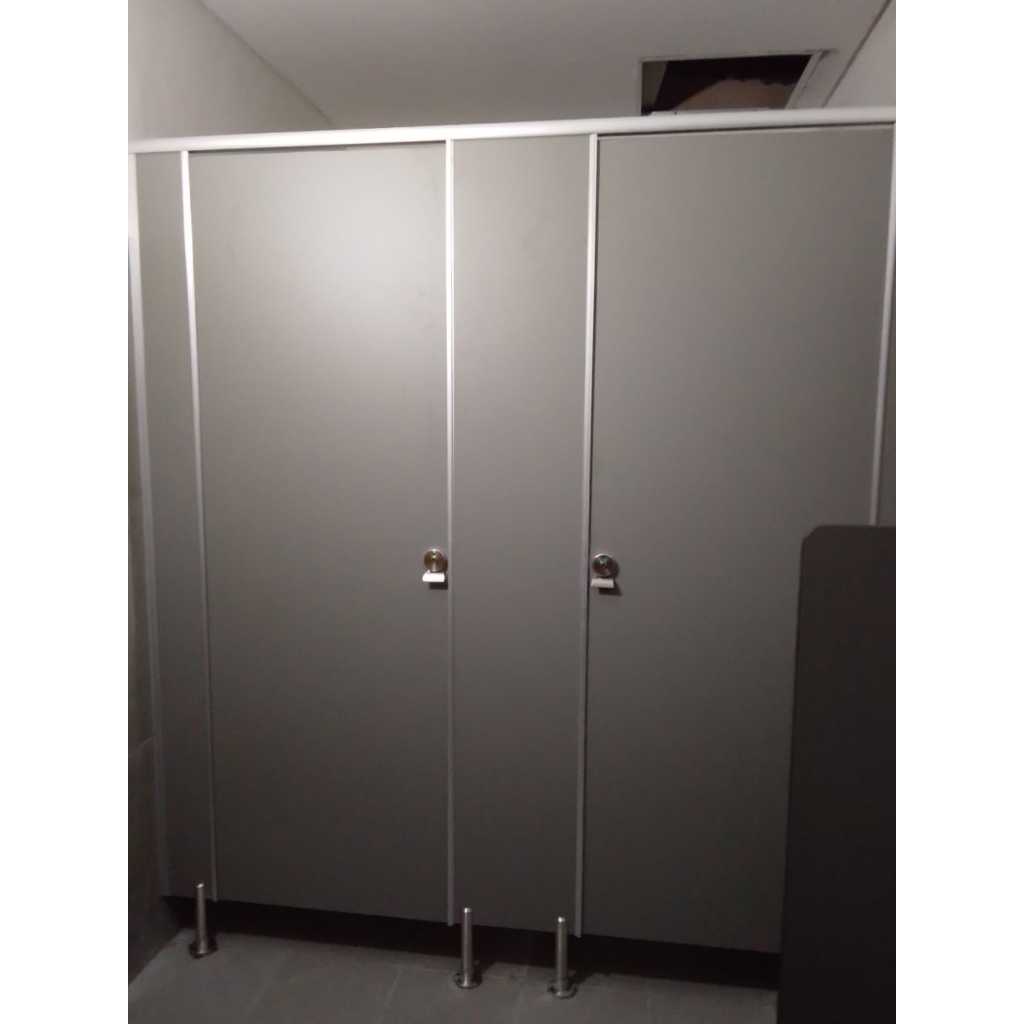 Toilet Cubicle Kubikel Toilet Partisi Toilet Terpasang PVC Foam Board/Phenolic Board 12mm/18mm Solid