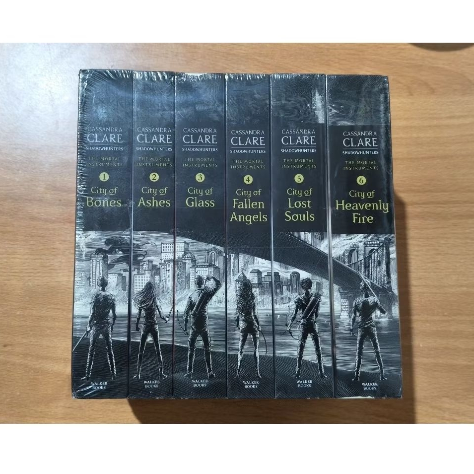 (LIKE NEW) Novel The Mortal Instruments Full Set 1–6 (English)