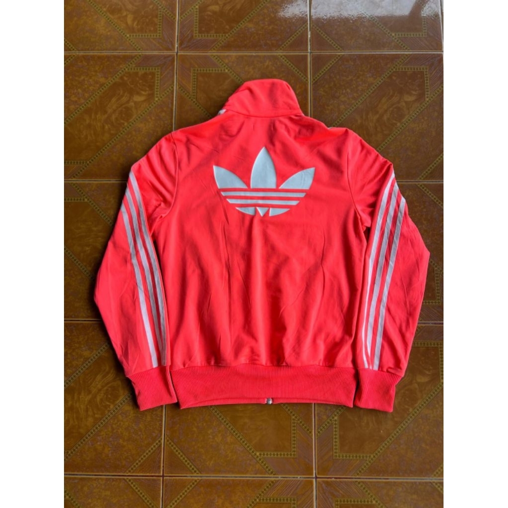 tc Adidas big logo