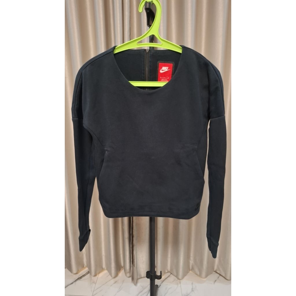 Croptop Nike Tech Women Series Warna Navy Size S Fit M (Ld 96 x Panjang 50)