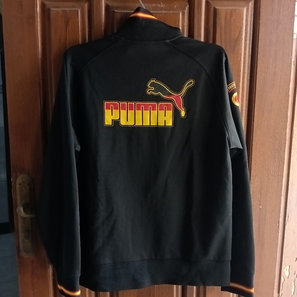 Tracktop 2nd pumpum big logo  germani hitam