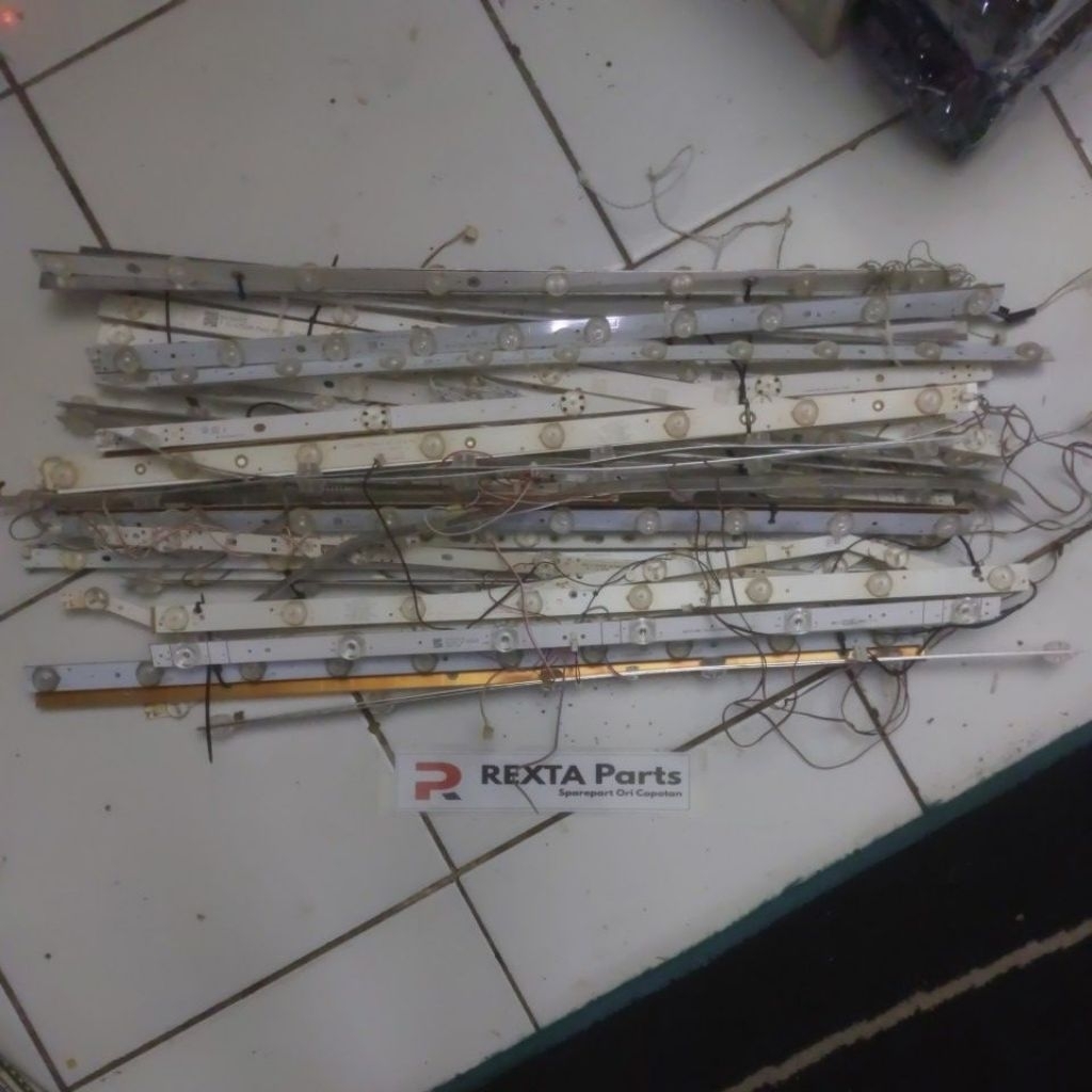 Lampu BL Bekas tV copotan 32inch d test nyala sblum di kirim dapat d gunakan unk membuat neon box at