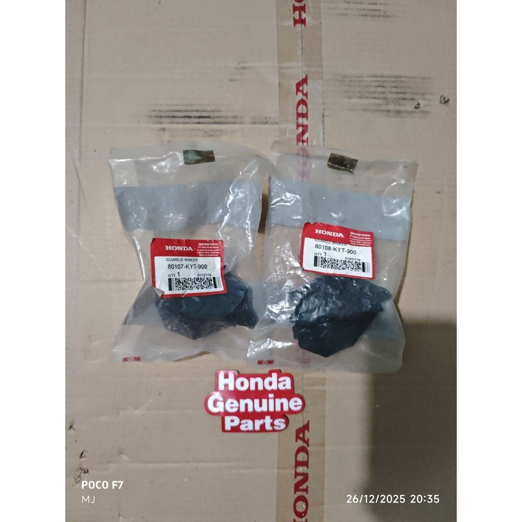 80107KYT900 & 80108KYT900 / DUDUKAN SEIN SET KIRI KANAN SCOOPY KARBU SERI KYT