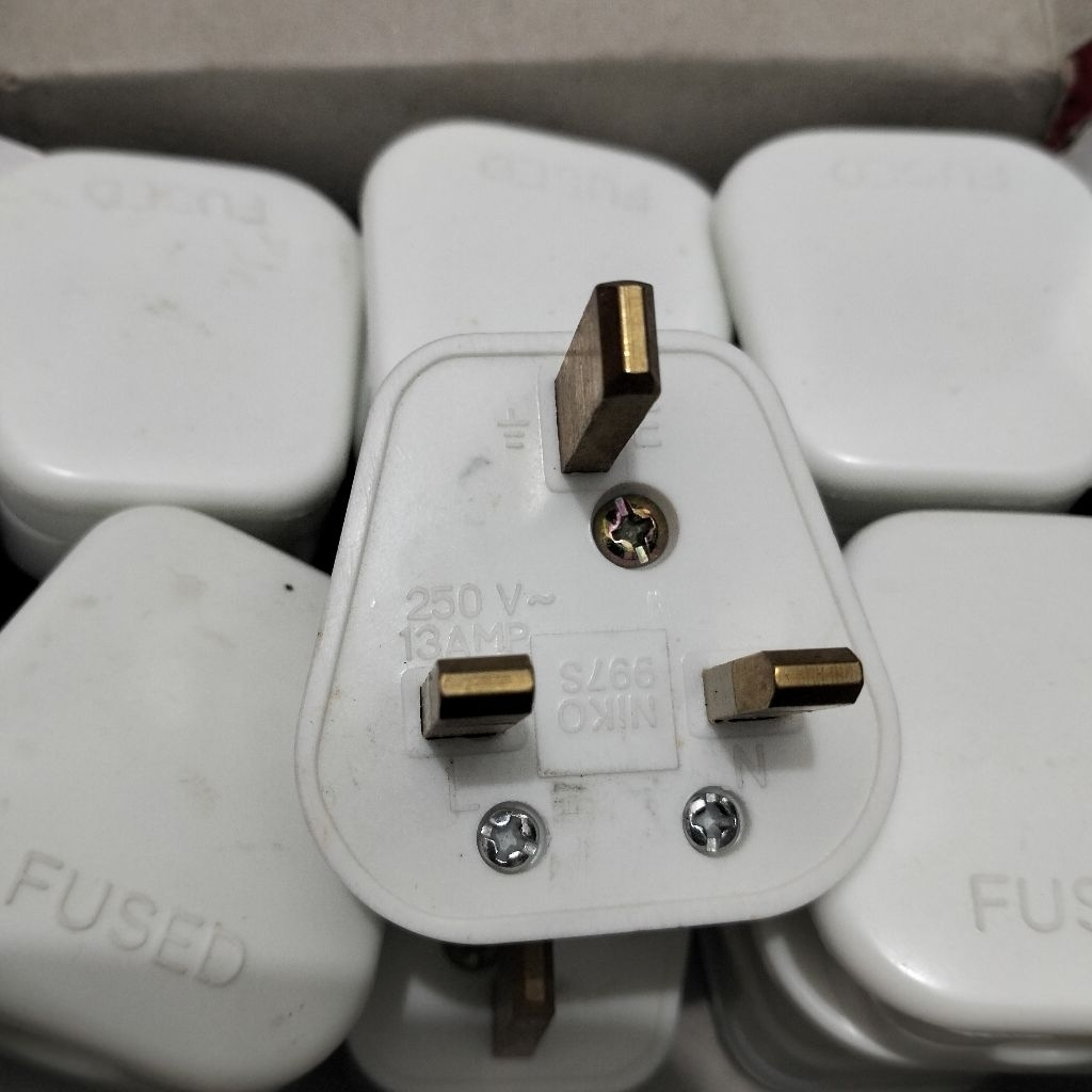 Colokan Listrik Steker AC kaki 3 Fused
