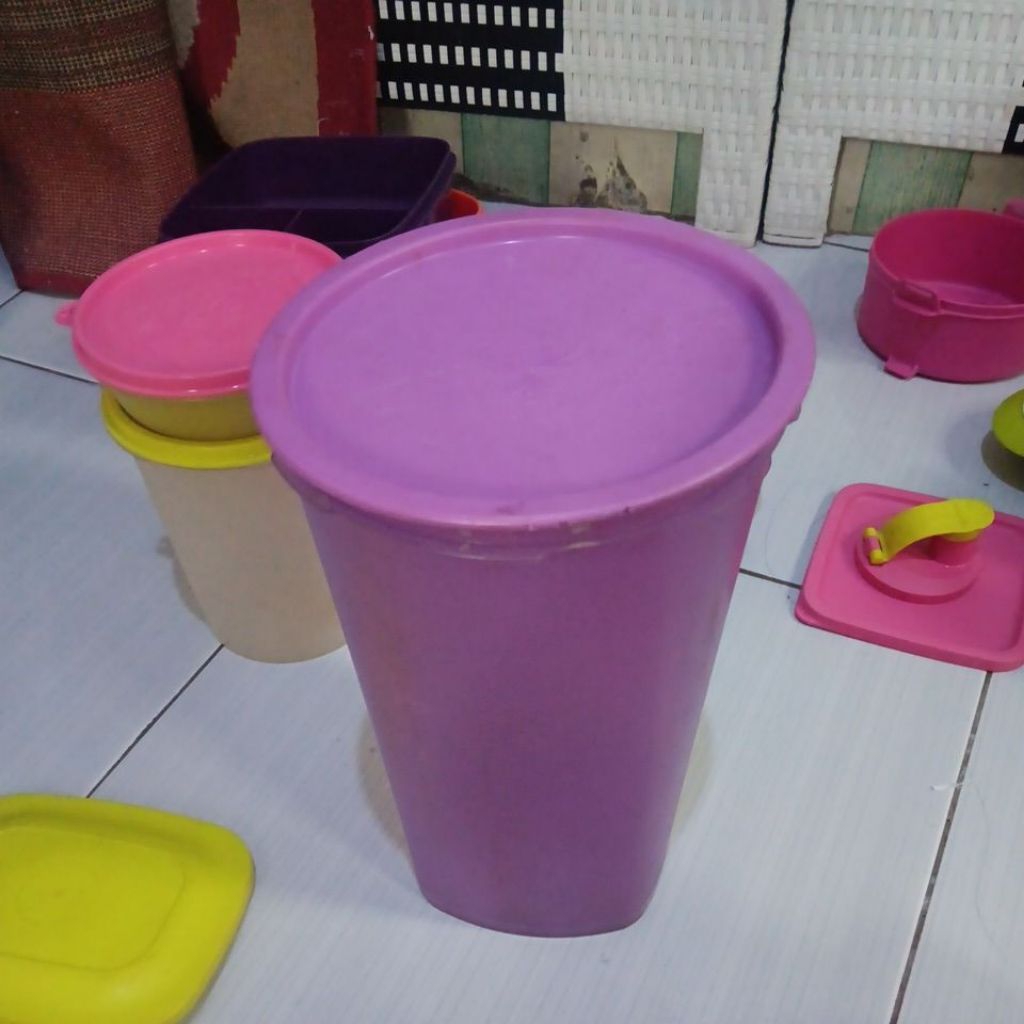 snack keeper tupperware