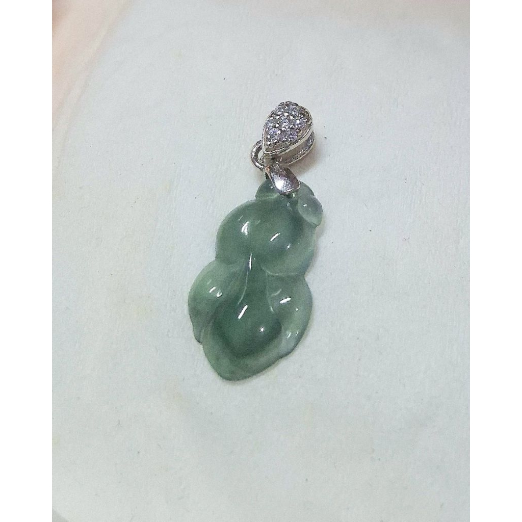 sn9714 Liontin Giok Guatemala Jadeite Ukiran Ikan Mas Bersertifikat Grade A