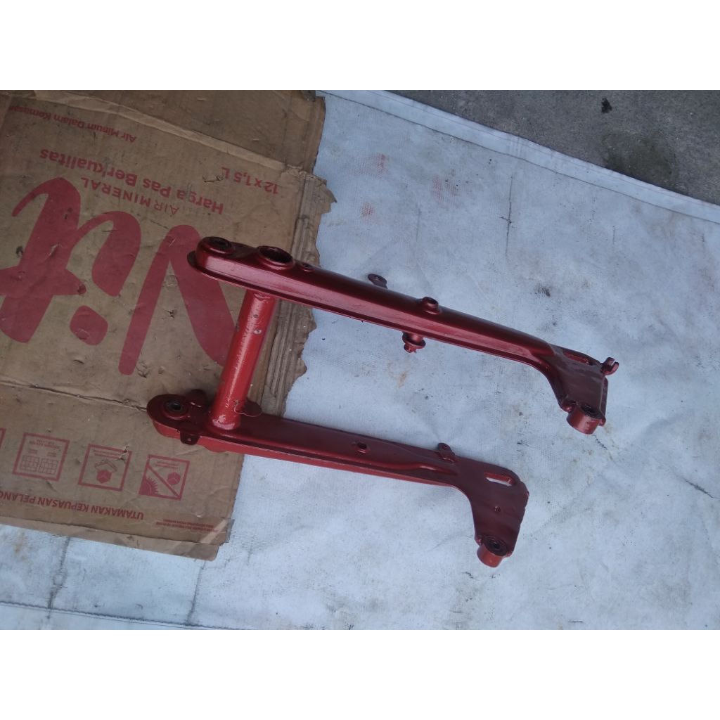 swing arm Yamanha L2 g,  L2 sn, Ll2 super original  cat baru merah candytone normal siap pakai