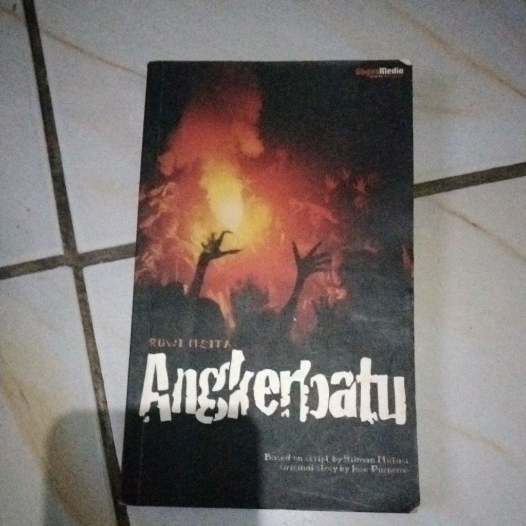 novel ANGKER BATU (RUWI  MEITA)