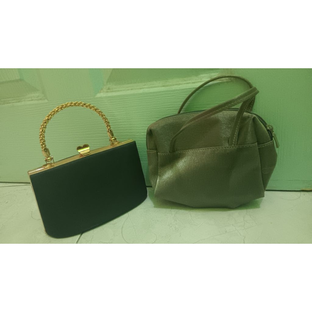 tas ransel warna hitam, tas bahu merk fladeo warna biru tua, dompet merah merk doncini