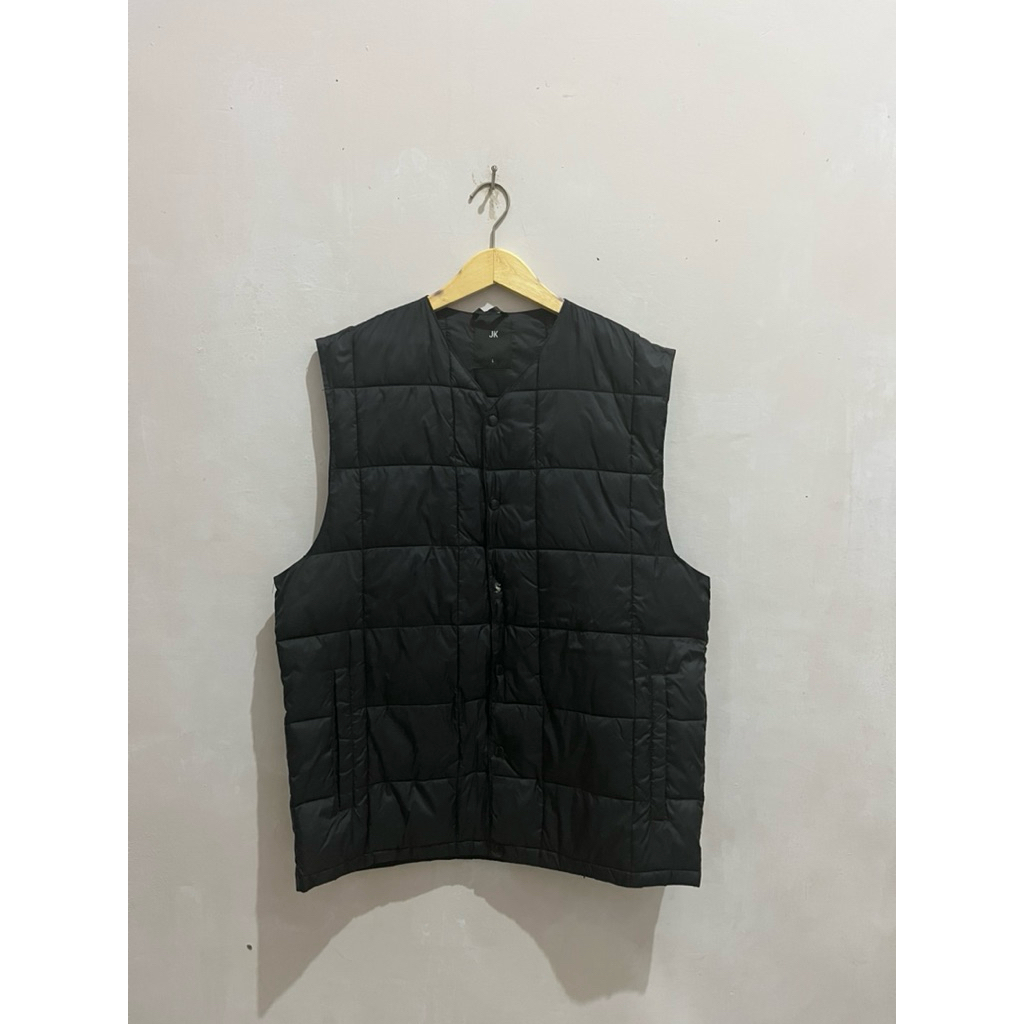 preloved-vest hitam