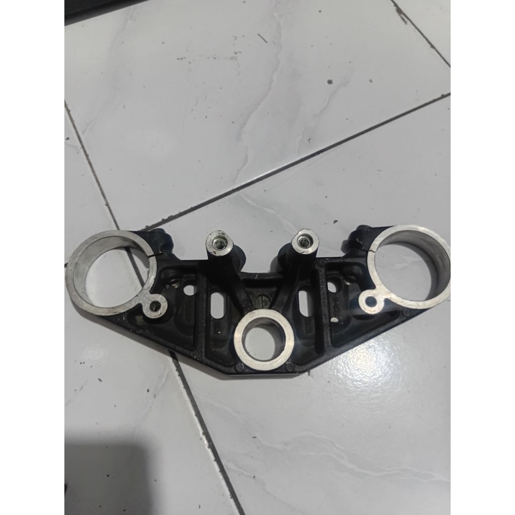 segitiga atas yamaha r15 v3/v4
