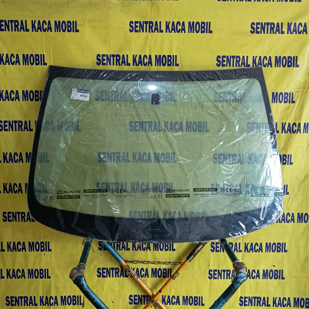 kaca depan strada L200 2002-2006